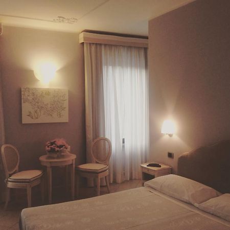 Hotel Langa In Cortemilia Kültér fotó